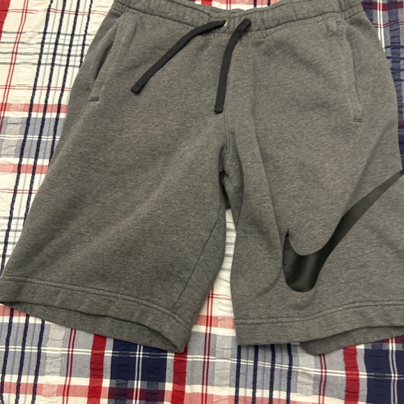 Size Small Grey Nike Shorts 8inch Inseam - Picture 1 of 2